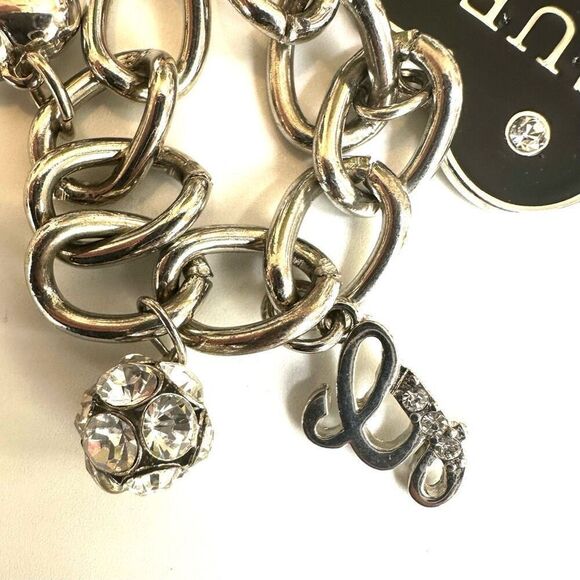 GUESS SILVER TONE CHAIN BLACK HEART CRYSTAL LOGO LOCK & KEY CHARM BRACELET - Picture 8 of 9